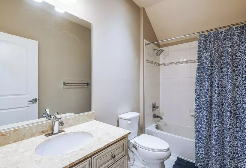 Spacious Ocean View Vacation Home W/ Backyard!