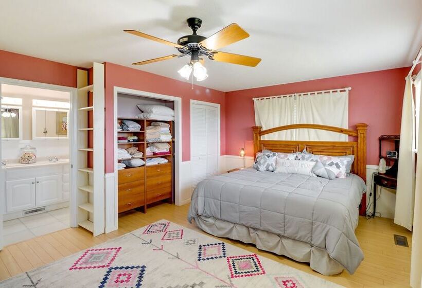 Spacious Yellville Retreat W/ Deck & Balcony