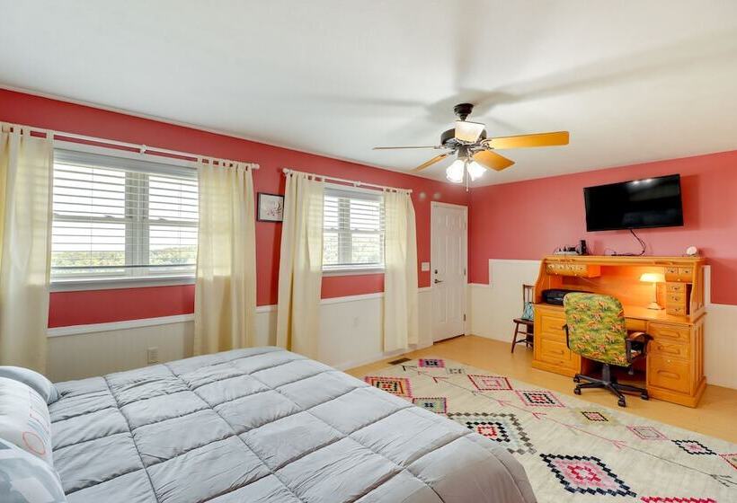 Spacious Yellville Retreat W/ Deck & Balcony