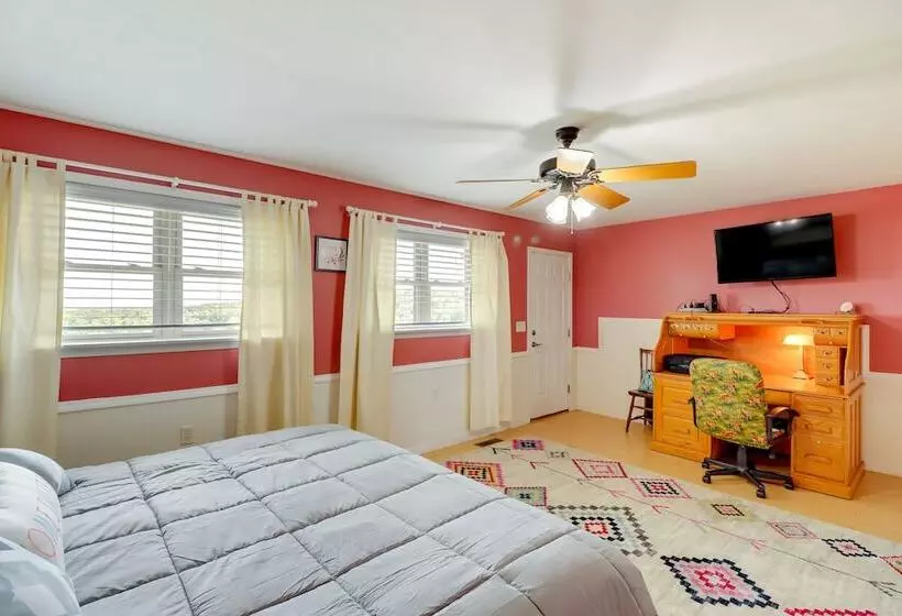 Spacious Yellville Retreat W/ Deck & Balcony