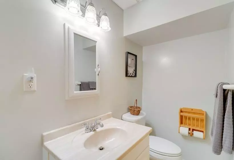 Spacious Yellville Retreat W/ Deck & Balcony