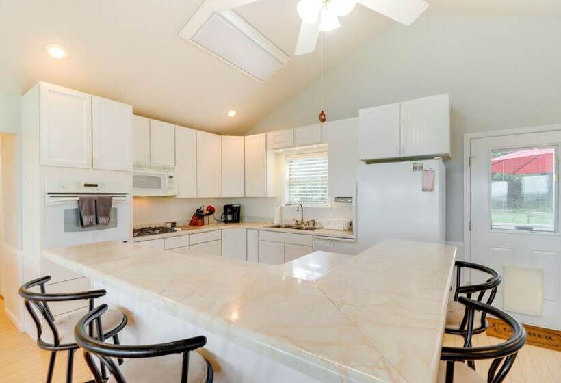 Spacious Yellville Retreat W/ Deck & Balcony