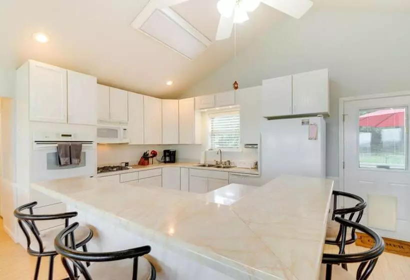 Spacious Yellville Retreat W/ Deck & Balcony