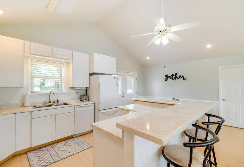 Spacious Yellville Retreat W/ Deck & Balcony