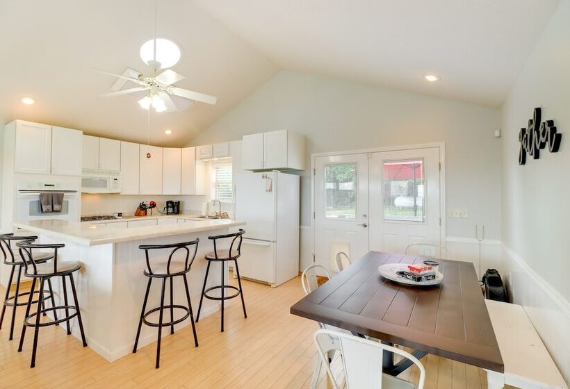 Spacious Yellville Retreat W/ Deck & Balcony