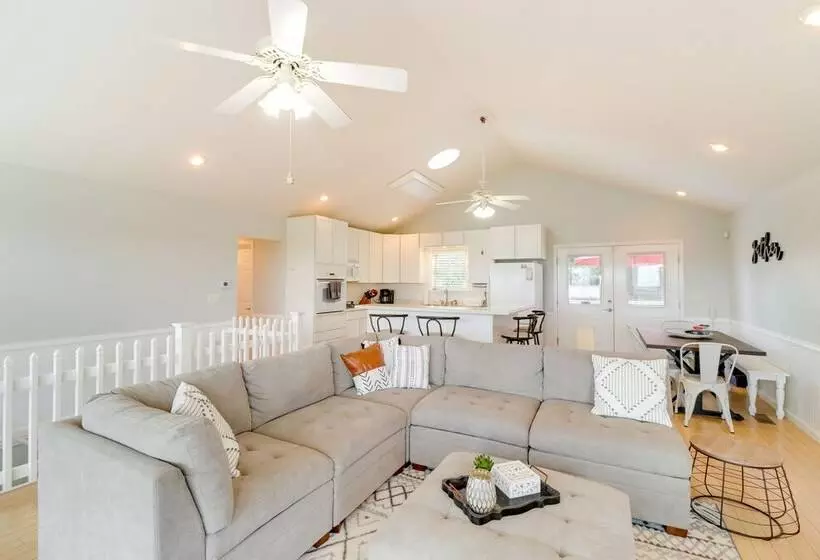 Spacious Yellville Retreat W/ Deck & Balcony