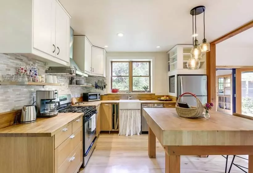 Stunning Custom Marble Home W/ Mountain Views