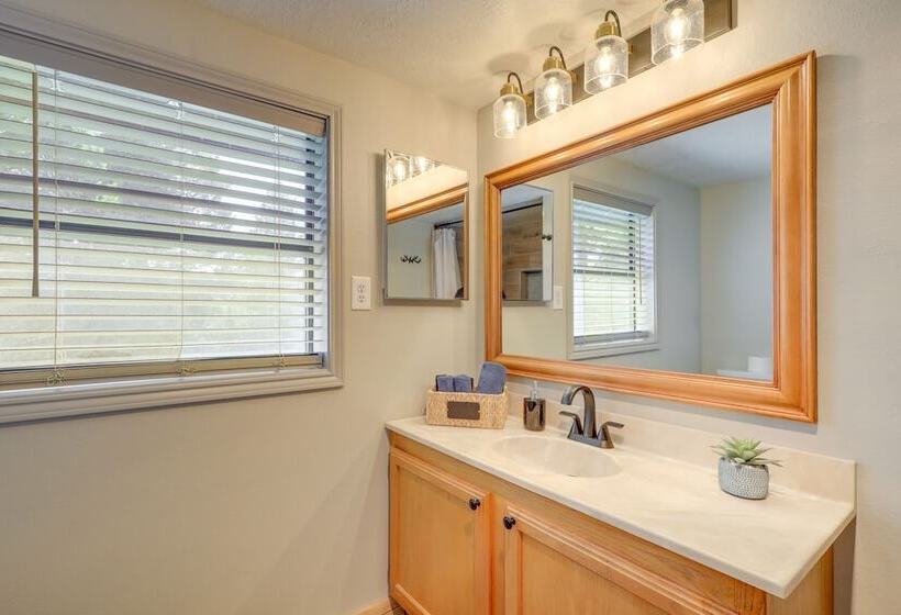 Stylish Angel Fire Cabin W/ Deck 2 Mi To Ski Mtn