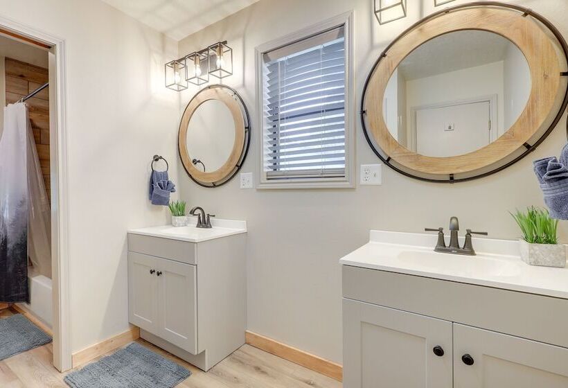 Stylish Angel Fire Cabin W/ Deck 2 Mi To Ski Mtn