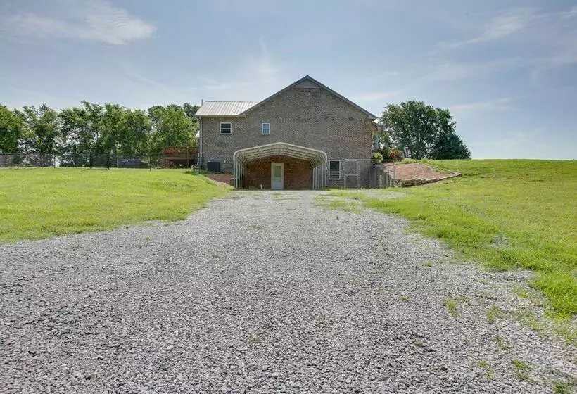 Private Pool & Hot Tub: Expansive Cedar Hill Home
