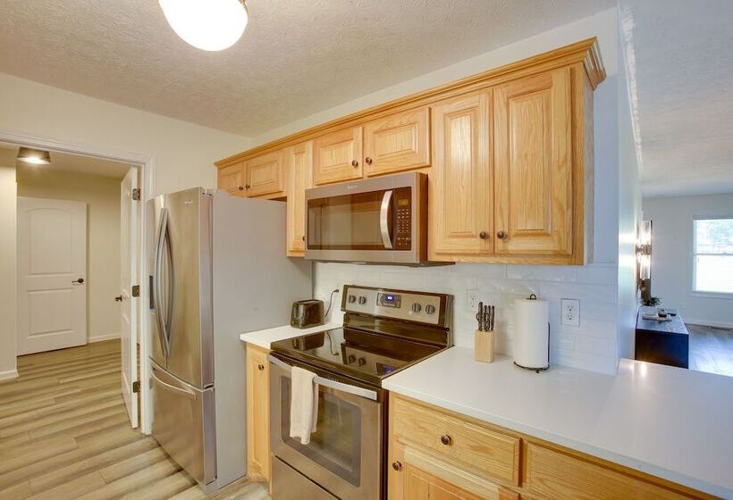 Private Pool & Hot Tub: Expansive Cedar Hill Home