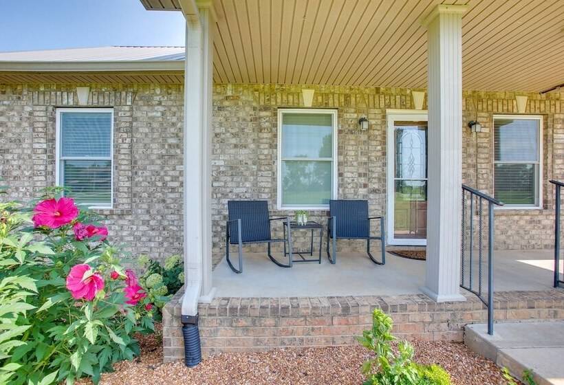 Private Pool & Hot Tub: Expansive Cedar Hill Home