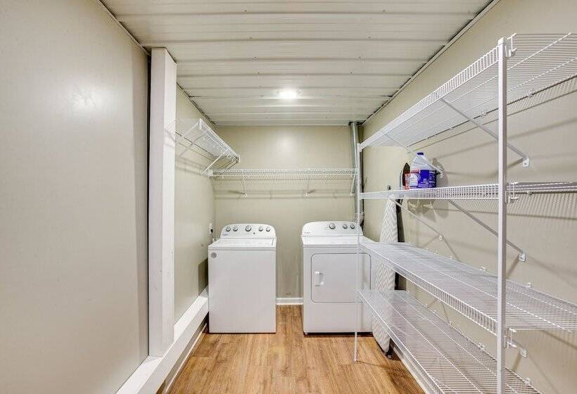 Private Pool & Hot Tub: Expansive Cedar Hill Home