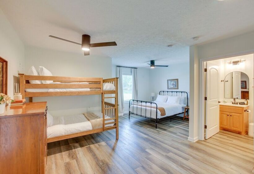 Private Pool & Hot Tub: Expansive Cedar Hill Home