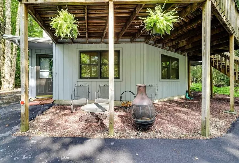 Traditional Blakeslee Chalet: Deck & Lake Access!