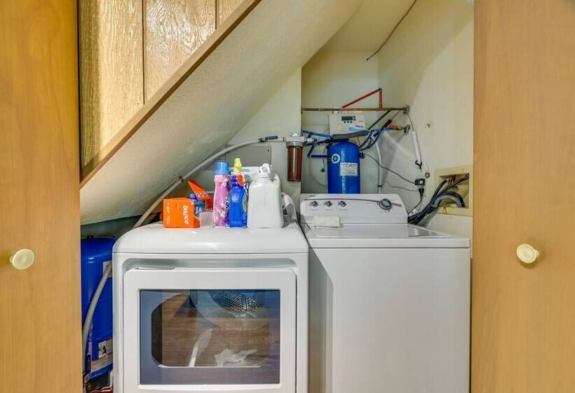 Traditional Blakeslee Chalet: Deck & Lake Access!