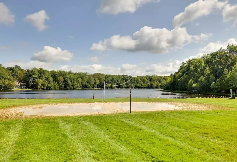 Traditional Blakeslee Chalet: Deck & Lake Access!