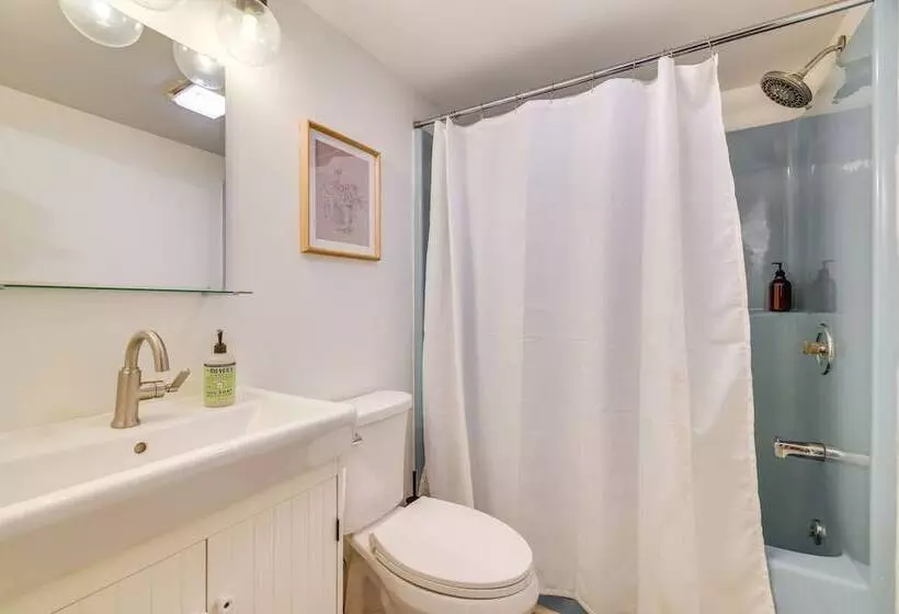 Traditional Blakeslee Chalet: Deck & Lake Access!