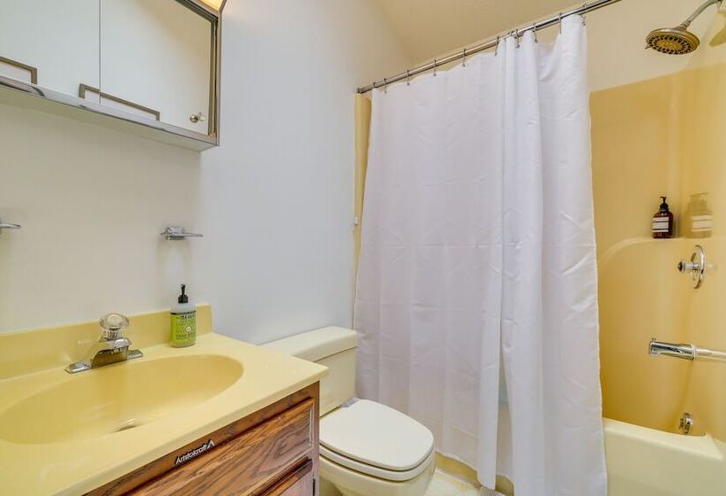 Traditional Blakeslee Chalet: Deck & Lake Access!