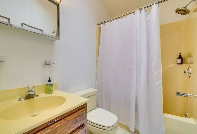 Traditional Blakeslee Chalet: Deck & Lake Access!