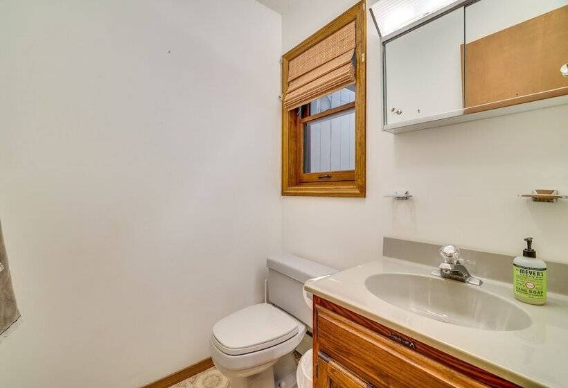 Traditional Blakeslee Chalet: Deck & Lake Access!