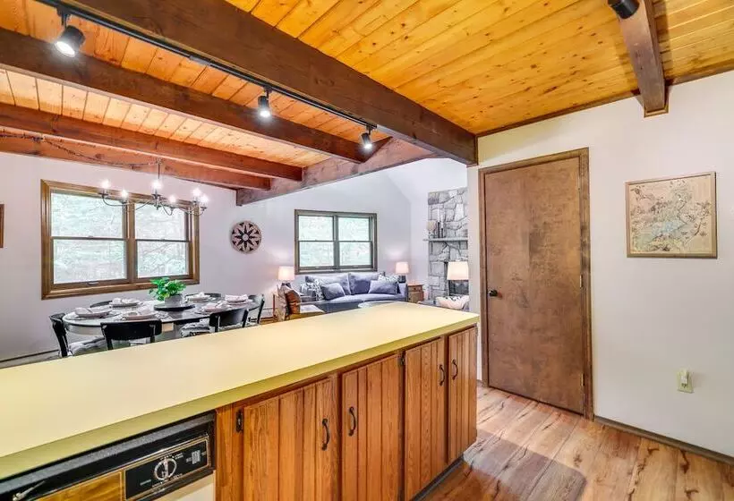 Traditional Blakeslee Chalet: Deck & Lake Access!