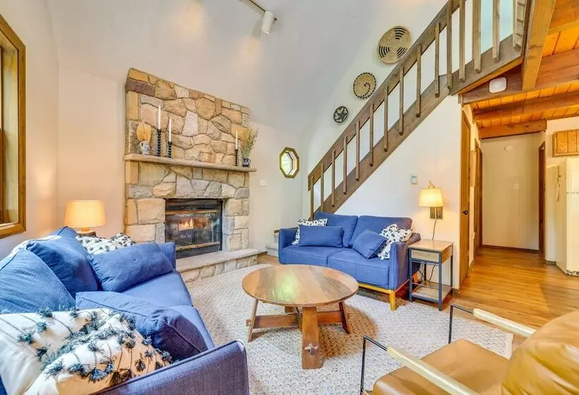 Traditional Blakeslee Chalet: Deck & Lake Access!