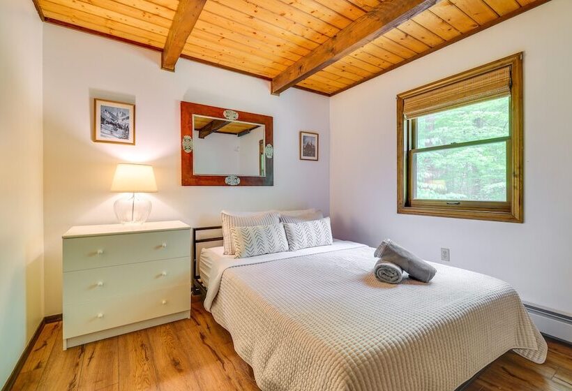 Traditional Blakeslee Chalet: Deck & Lake Access!