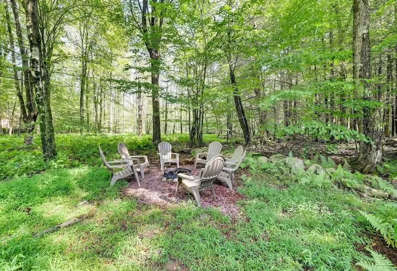 Traditional Blakeslee Chalet: Deck & Lake Access!