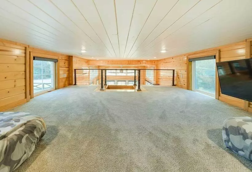 ~ 11 Mi To Lake Whitney: Tree Lined Cabin W/ Deck