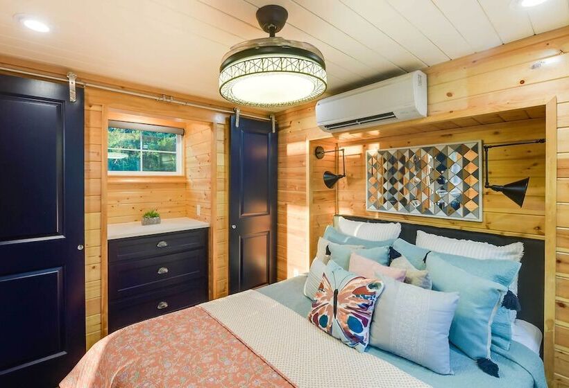 ~ 11 Mi To Lake Whitney: Tree Lined Cabin W/ Deck