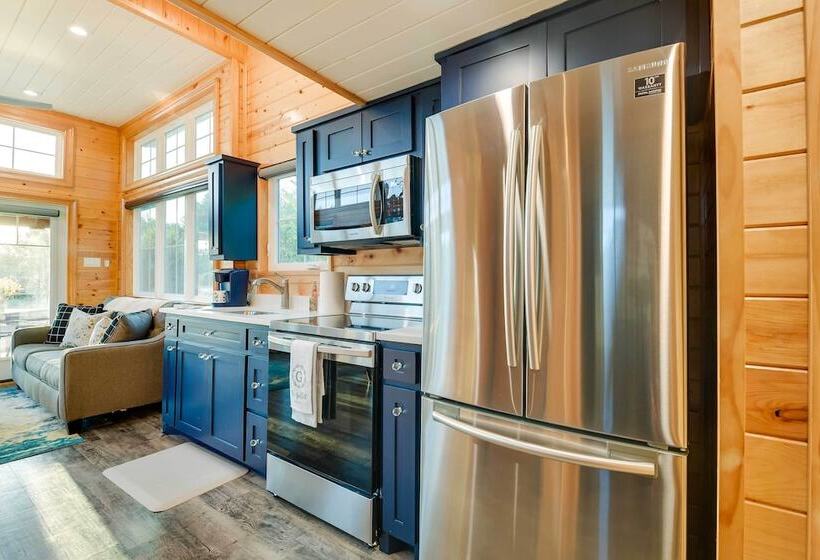 ~ 11 Mi To Lake Whitney: Tree Lined Cabin W/ Deck