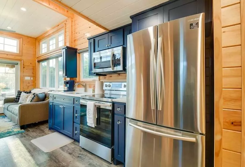 ~ 11 Mi To Lake Whitney: Tree Lined Cabin W/ Deck