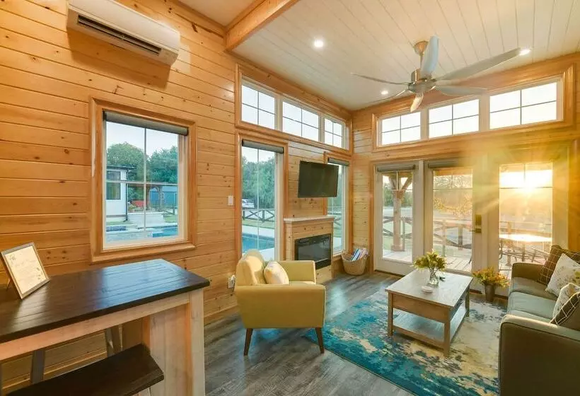 ~ 11 Mi To Lake Whitney: Tree Lined Cabin W/ Deck