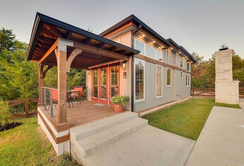 ~ 11 Mi To Lake Whitney: Tree Lined Cabin W/ Deck