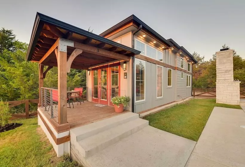 ~ 11 Mi To Lake Whitney: Tree Lined Cabin W/ Deck