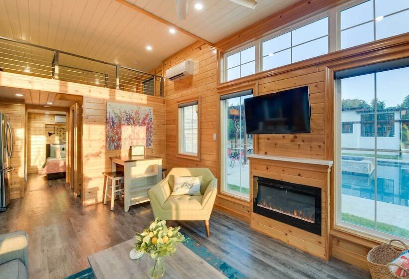 ~ 11 Mi To Lake Whitney: Tree Lined Cabin W/ Deck