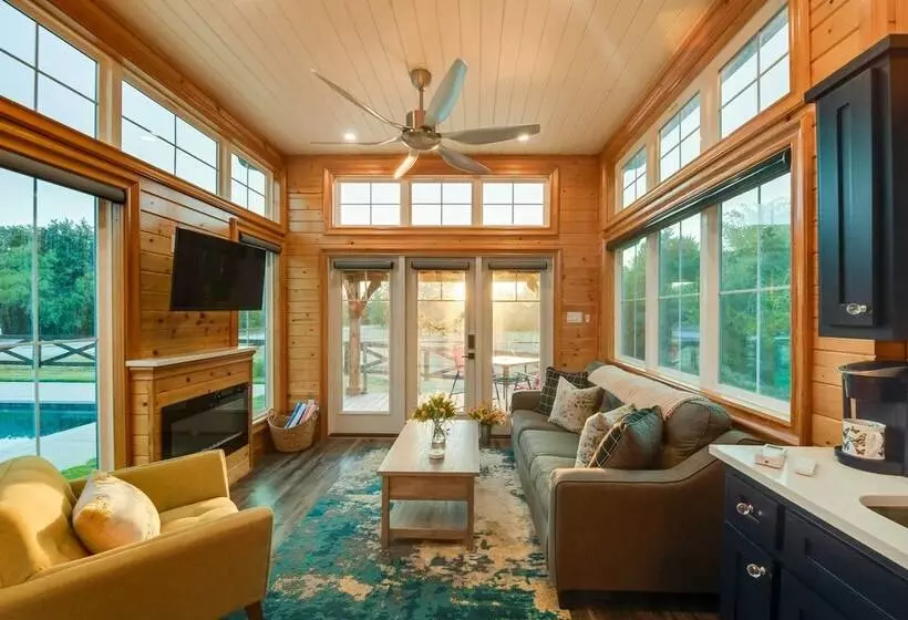 ~ 11 Mi To Lake Whitney: Tree Lined Cabin W/ Deck