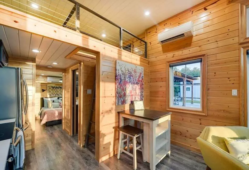 ~ 11 Mi To Lake Whitney: Tree Lined Cabin W/ Deck