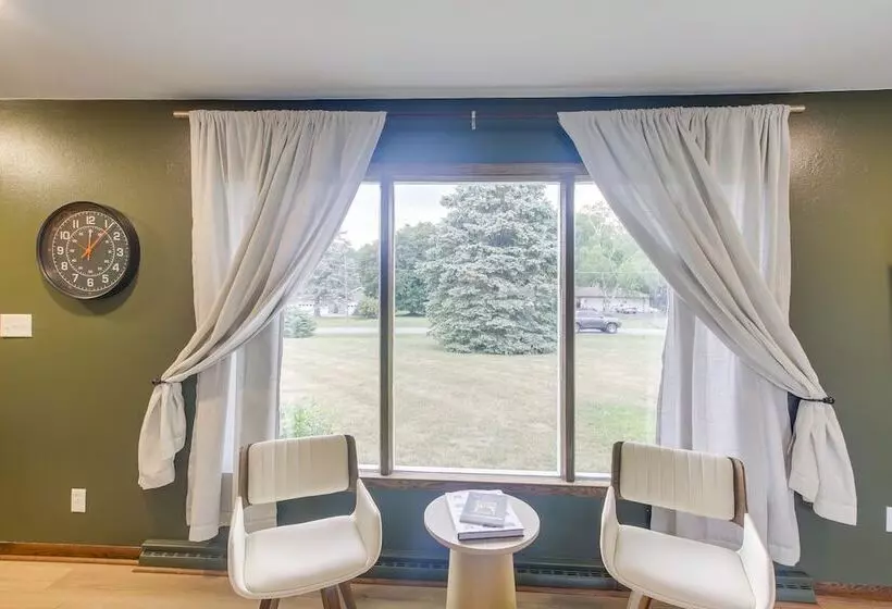 Updated Plymouth Home ~ 5 Mi To Road America!