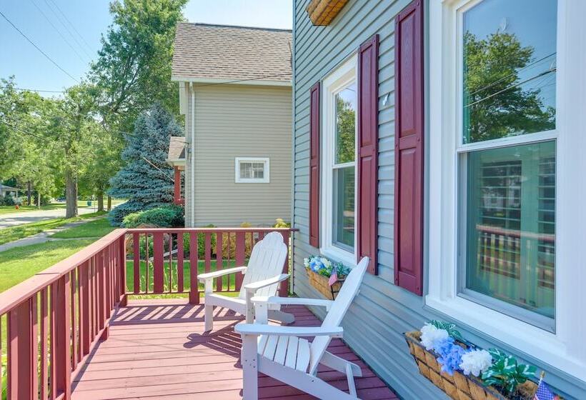 Vermilion Home   Walk To Main Street Beach!