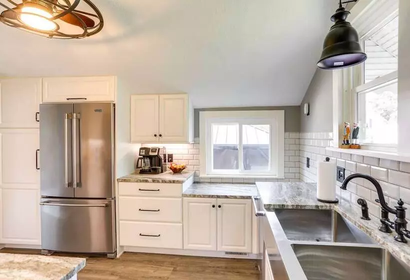 Vermilion Home   Walk To Main Street Beach!