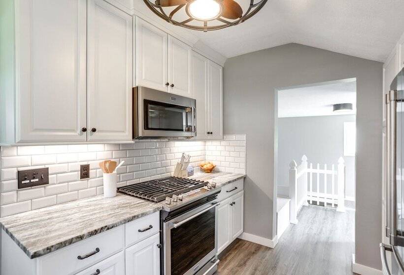 Vermilion Home   Walk To Main Street Beach!