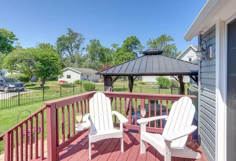 Vermilion Home   Walk To Main Street Beach!