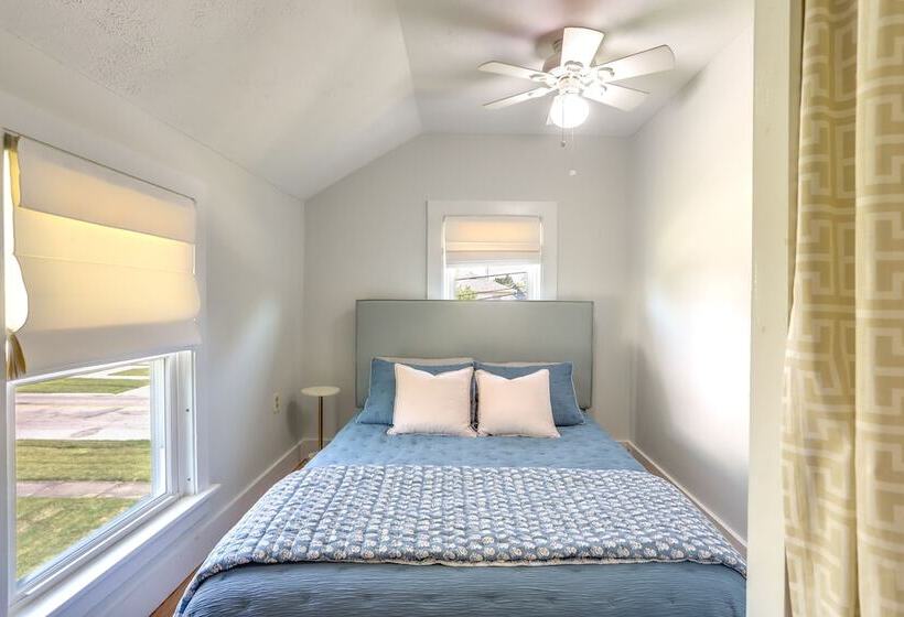 Vermilion Home   Walk To Main Street Beach!