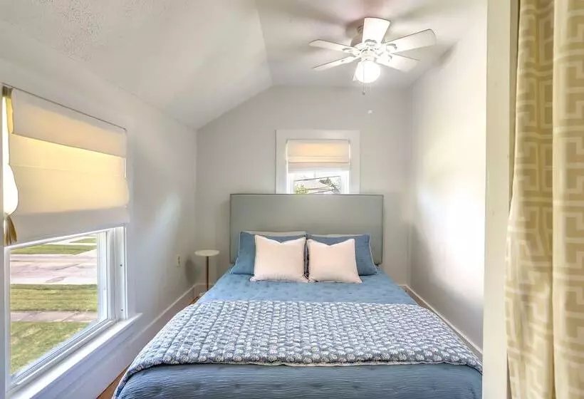 Vermilion Home   Walk To Main Street Beach!