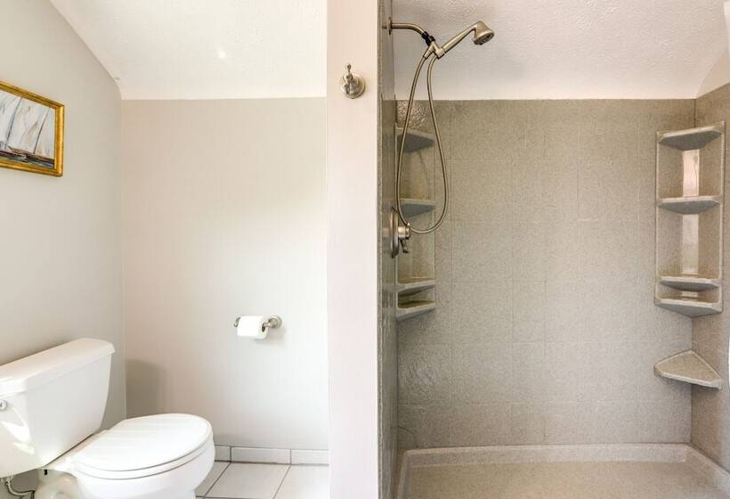 Vermilion Home   Walk To Main Street Beach!