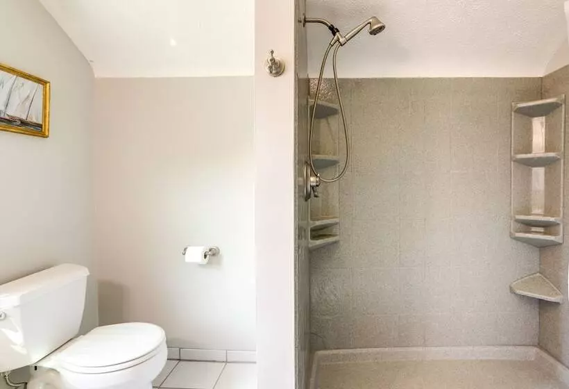 Vermilion Home   Walk To Main Street Beach!