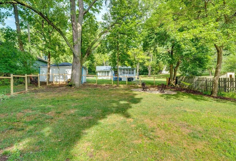 Welcoming Williams Bay Cottage W/ Deck & Fire Pit!