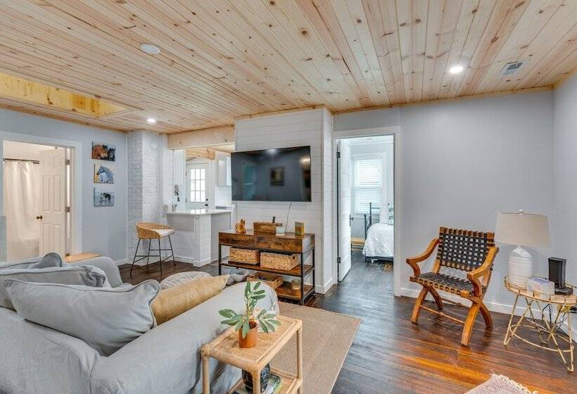 Welcoming Williams Bay Cottage W/ Deck & Fire Pit!